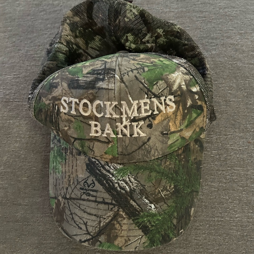 Real tree Camouflage Stockmens Bank mesh trucker hat